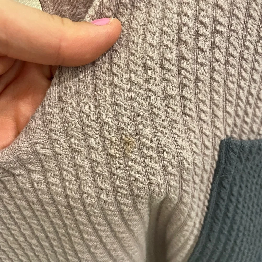Colorblock Knit Sweater with Pocket - Picture 3 of 4